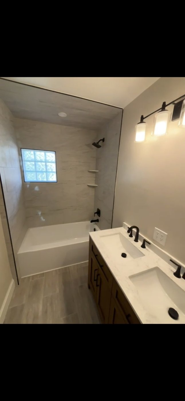 Bathroom tub and vanity