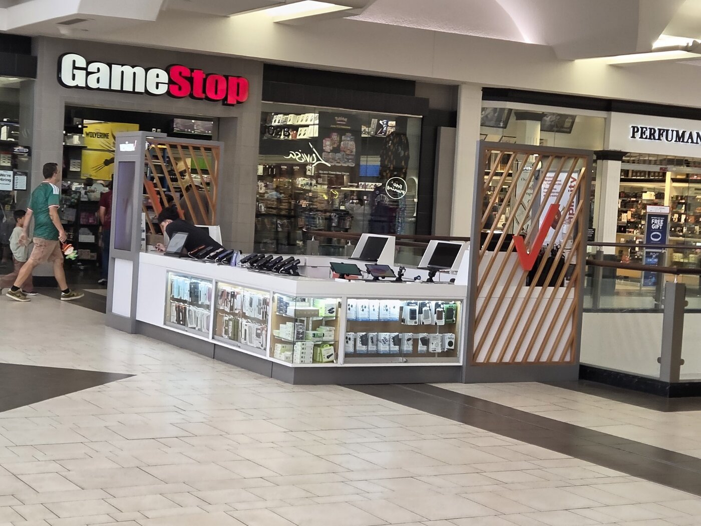 Retail kiosk on site
